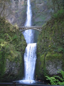 450px-multnomah_falls_from_the_base