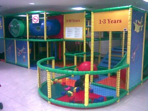 Prague Airport play structure for ages 1-3