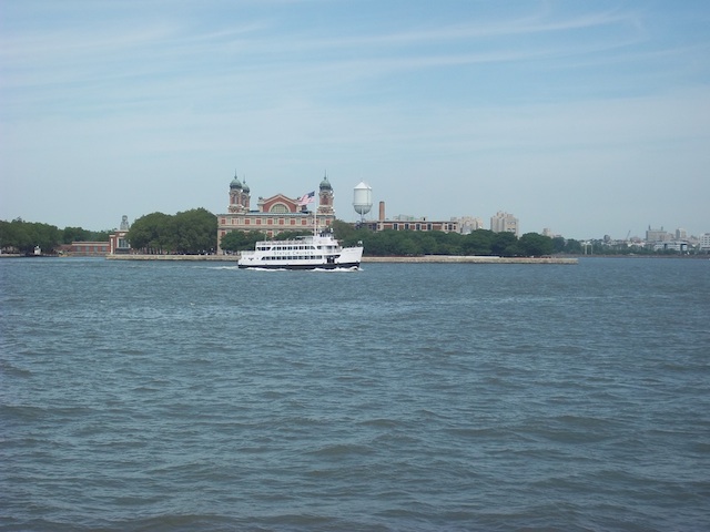Ellis-island-statue-cruise