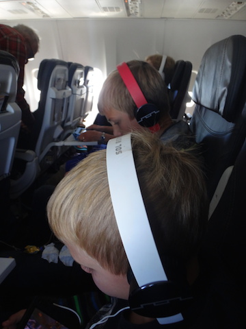 flying-with-kids