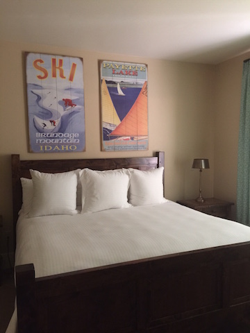 hotel-mccall-bedroom